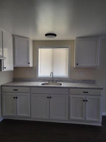 340 N K Street, Dinuba, CA 93618