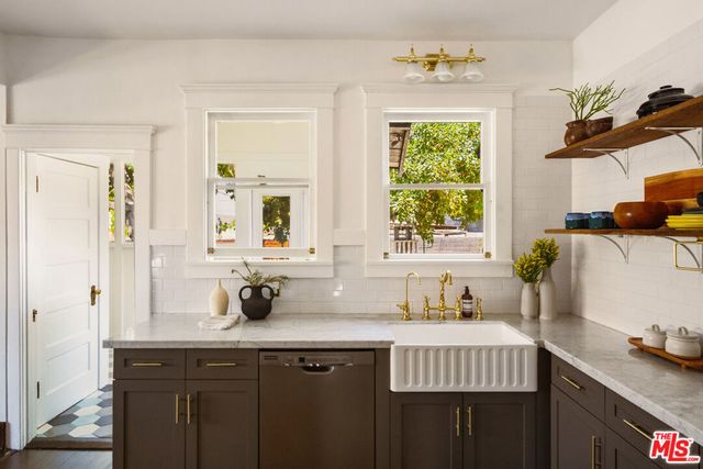 1527 W 45th Street, Los Angeles, CA 90062