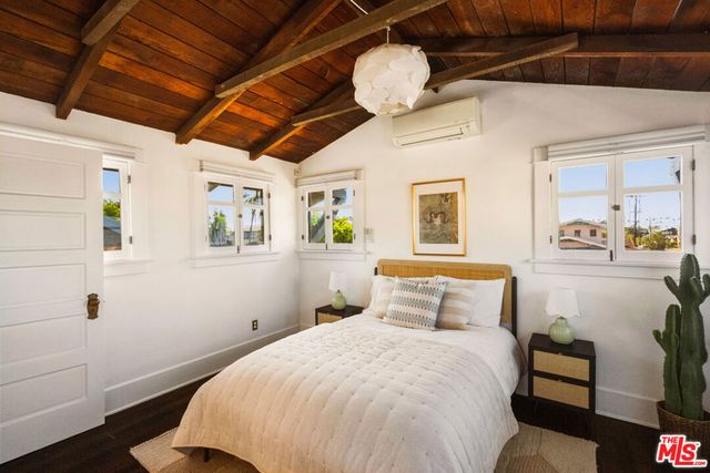 1527 W 45th Street, Los Angeles, CA 90062