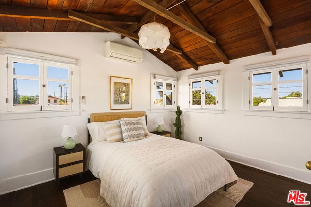 1527 W 45th Street, Los Angeles, CA 90062