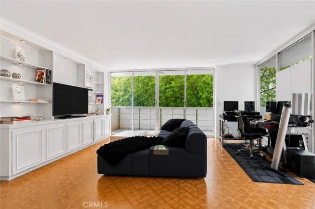 8787 Shoreham Drive 201, West Hollywood, CA 90069