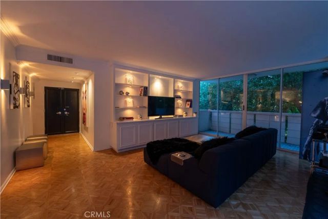 8787 Shoreham Drive 201, West Hollywood, CA 90069