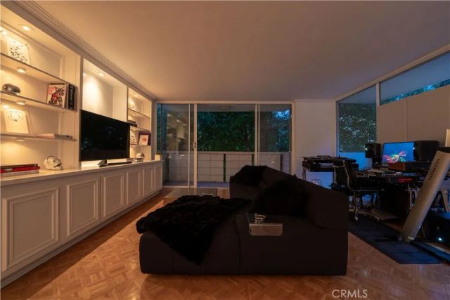 8787 Shoreham Drive 201, West Hollywood, CA 90069