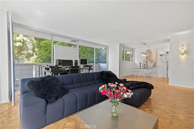 8787 Shoreham Drive 201, West Hollywood, CA 90069