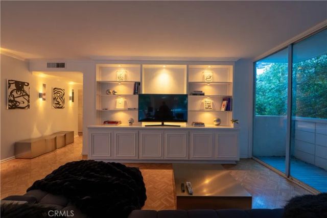 8787 Shoreham Drive 201, West Hollywood, CA 90069