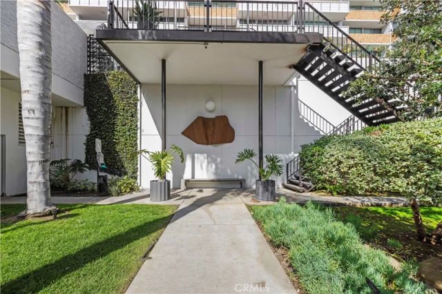 8787 Shoreham Drive 201, West Hollywood, CA 90069