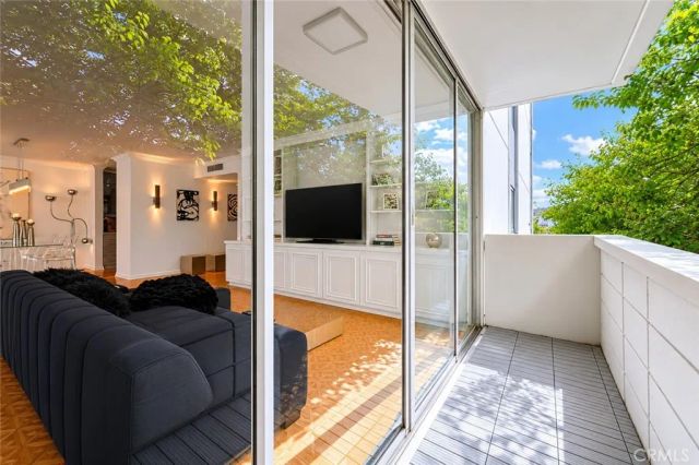 8787 Shoreham Drive 201, West Hollywood, CA 90069