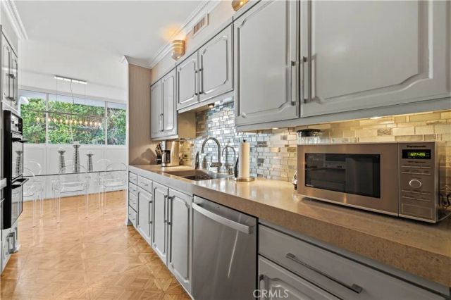 8787 Shoreham Drive 201, West Hollywood, CA 90069