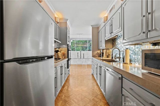 8787 Shoreham Drive 201, West Hollywood, CA 90069
