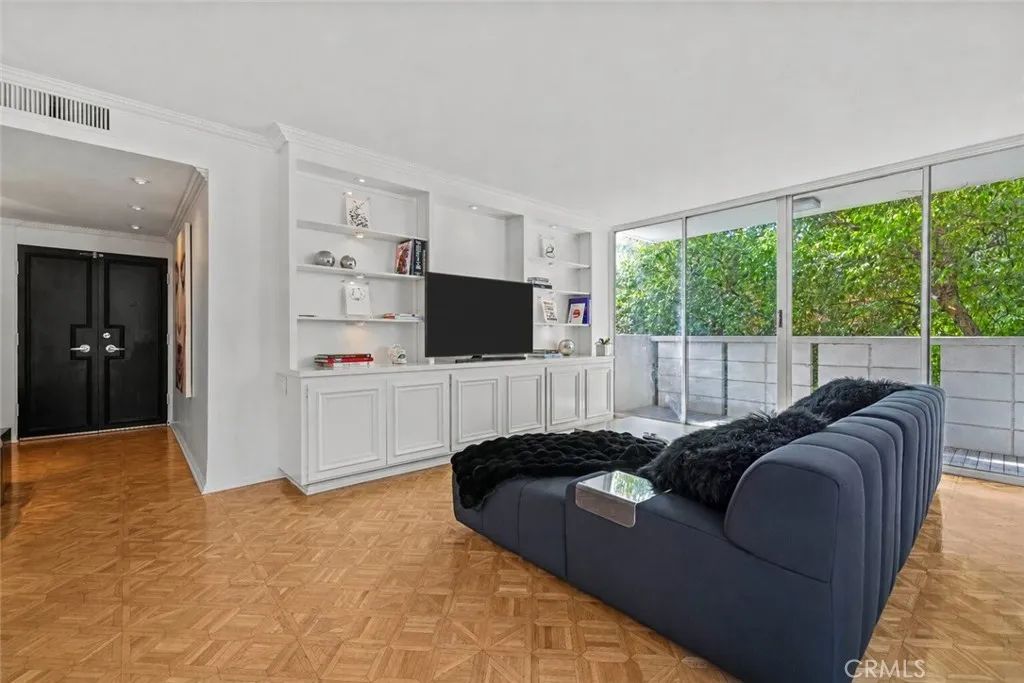 8787 Shoreham Drive 201, West Hollywood, CA 90069