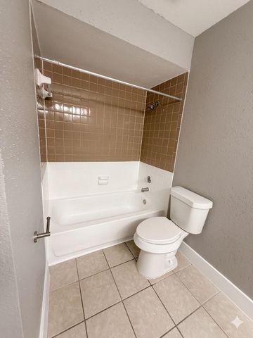 12611 Ashford Meadow Drive D, Houston, TX 77082