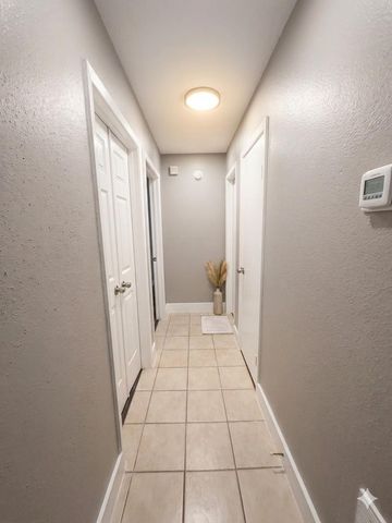 12611 Ashford Meadow Drive D, Houston, TX 77082