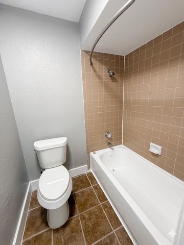12611 Ashford Meadow Drive D, Houston, TX 77082