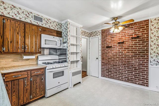 50 Yale Street, Garden City, NY 11530