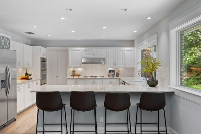 8805 Point West DR, Austin, TX 78759