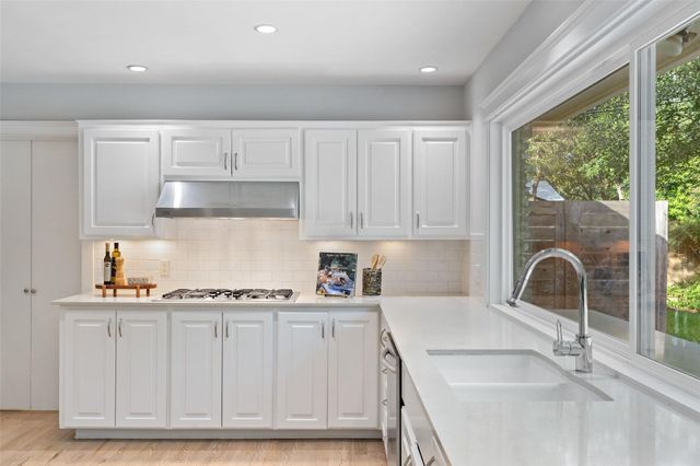 8805 Point West DR, Austin, TX 78759
