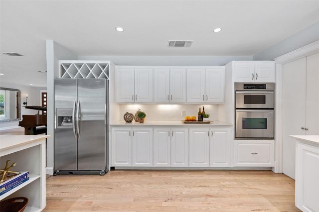 8805 Point West DR, Austin, TX 78759
