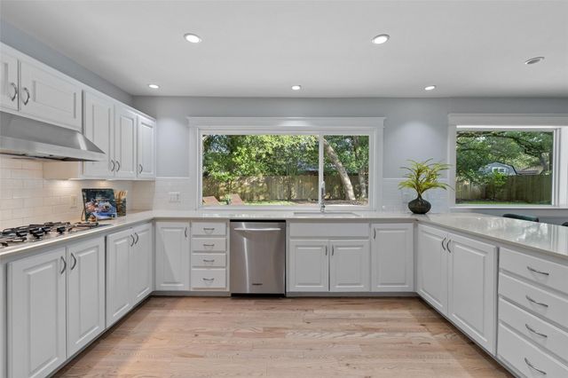 8805 Point West DR, Austin, TX 78759