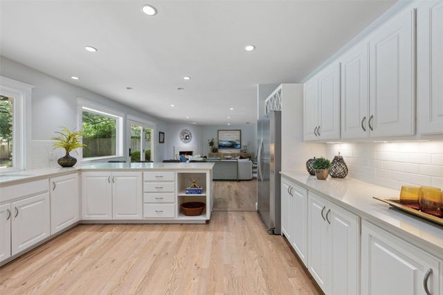 8805 Point West DR, Austin, TX 78759
