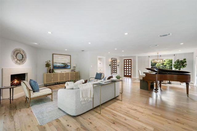 8805 Point West DR, Austin, TX 78759