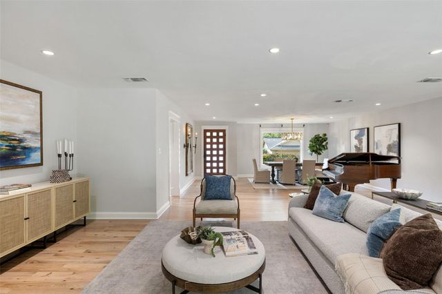 8805 Point West DR, Austin, TX 78759