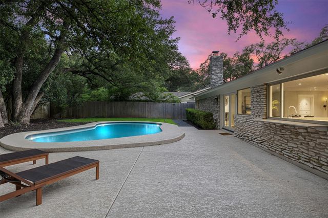 8805 Point West DR, Austin, TX 78759