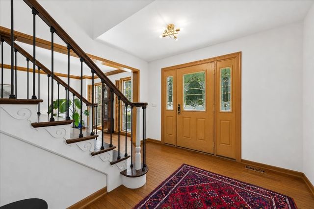 381 Prairie Knoll Drive, Naperville, IL 60565