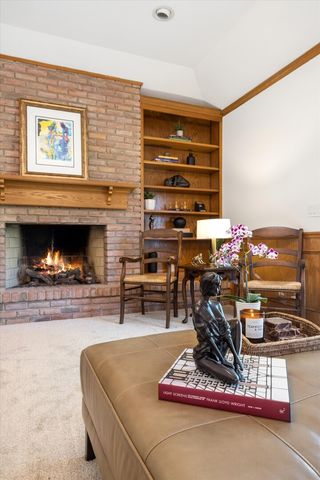 381 Prairie Knoll Drive, Naperville, IL 60565