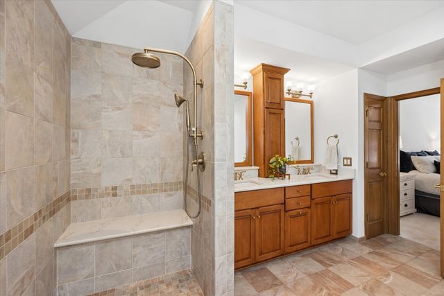381 Prairie Knoll Drive, Naperville, IL 60565