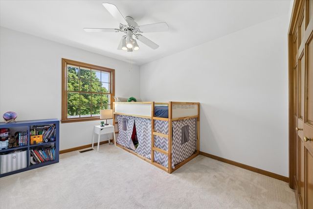 381 Prairie Knoll Drive, Naperville, IL 60565