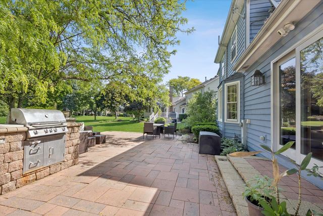 381 Prairie Knoll Drive, Naperville, IL 60565