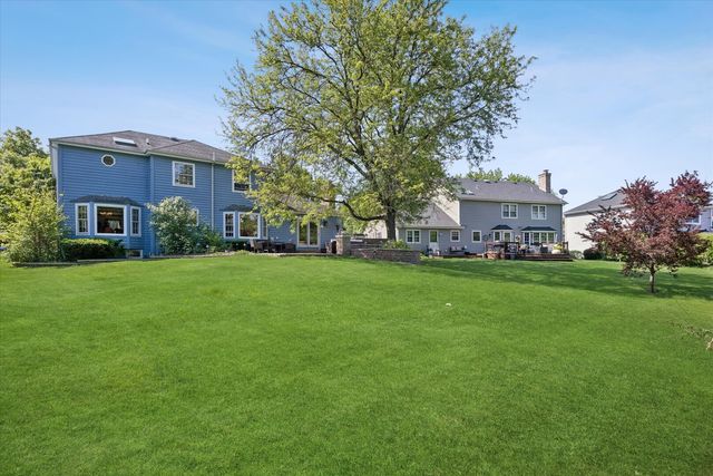 381 Prairie Knoll Drive, Naperville, IL 60565