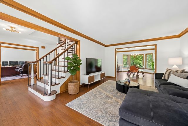 381 Prairie Knoll Drive, Naperville, IL 60565