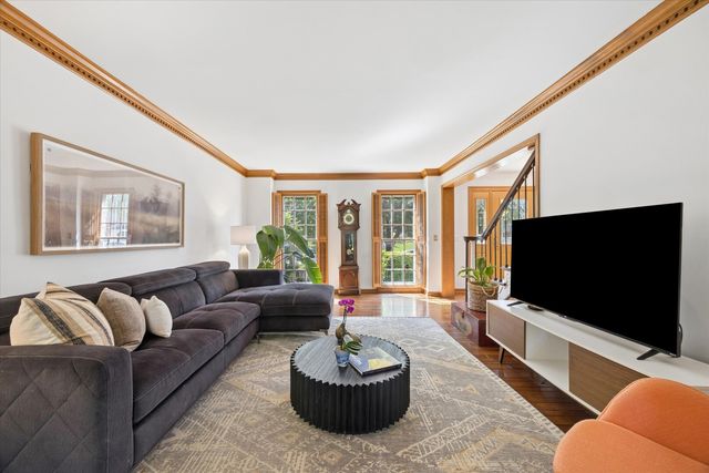 381 Prairie Knoll Drive, Naperville, IL 60565