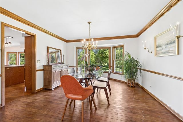 381 Prairie Knoll Drive, Naperville, IL 60565