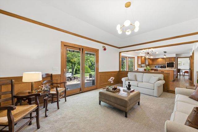 381 Prairie Knoll Drive, Naperville, IL 60565
