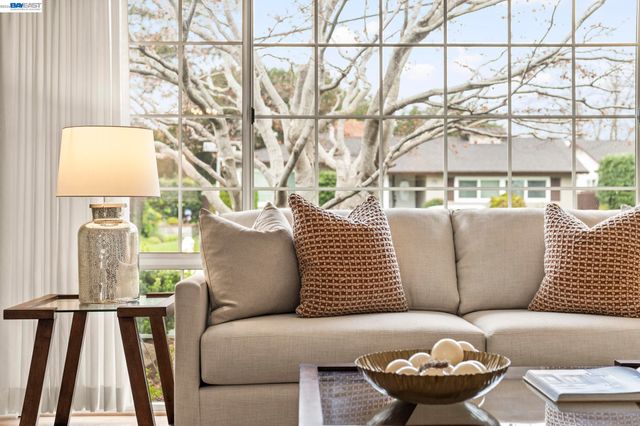 3305 Arcadian Dr, Castro Valley, CA 94546