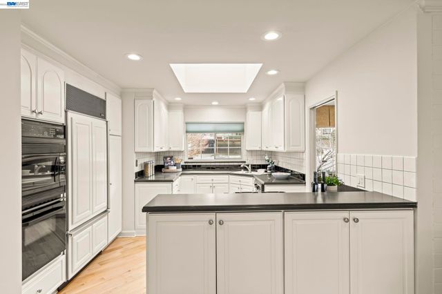 3305 Arcadian Dr, Castro Valley, CA 94546