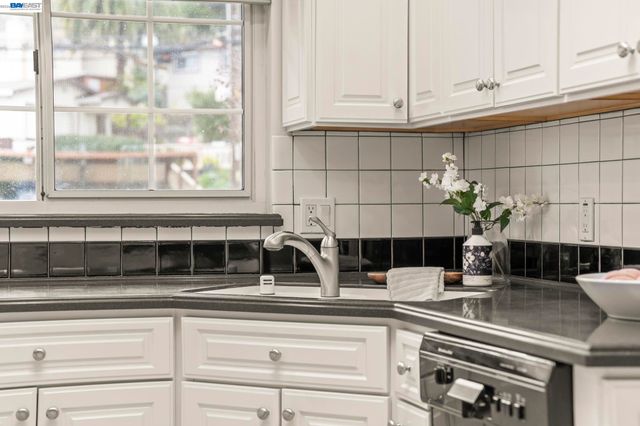 3305 Arcadian Dr, Castro Valley, CA 94546