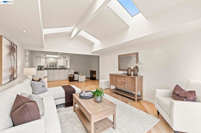 3305 Arcadian Dr, Castro Valley, CA 94546