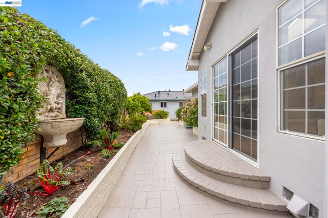 3305 Arcadian Dr, Castro Valley, CA 94546