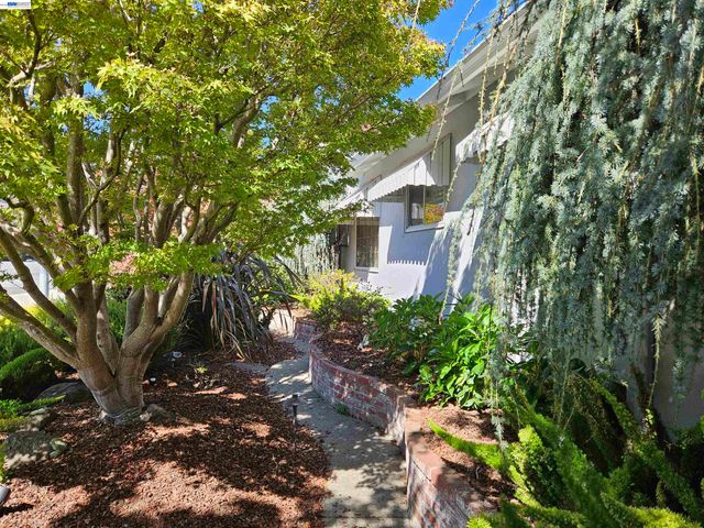 3305 Arcadian Dr, Castro Valley, CA 94546