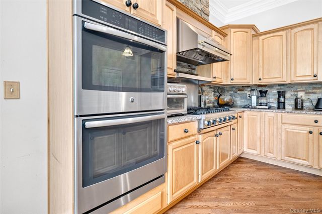 12 Meadowview Lane, Carmel, NY 10512