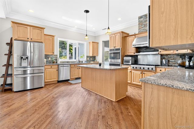 12 Meadowview Lane, Carmel, NY 10512