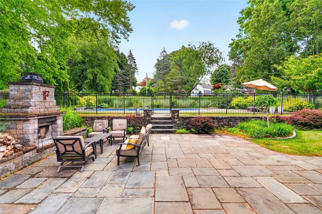 12 Meadowview Lane, Carmel, NY 10512
