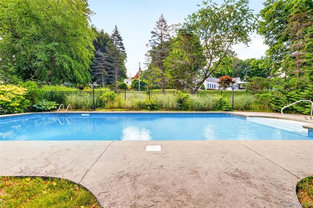 12 Meadowview Lane, Carmel, NY 10512