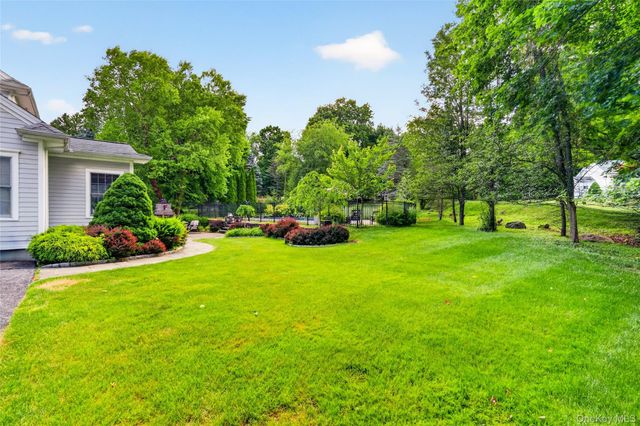 12 Meadowview Lane, Carmel, NY 10512