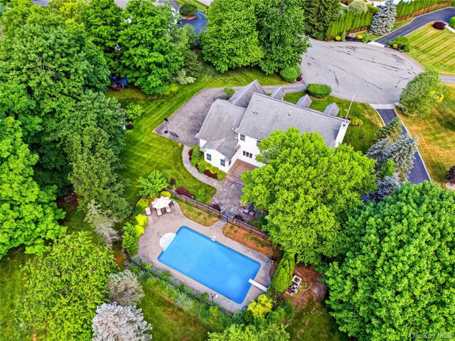 12 Meadowview Lane, Carmel, NY 10512