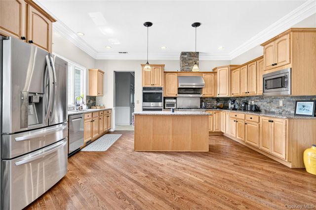 12 Meadowview Lane, Carmel, NY 10512