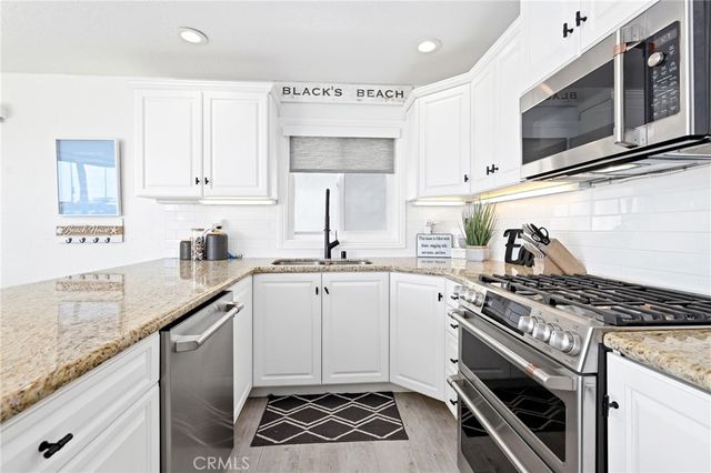 916 E Oceanfront, Newport Beach, CA 92661